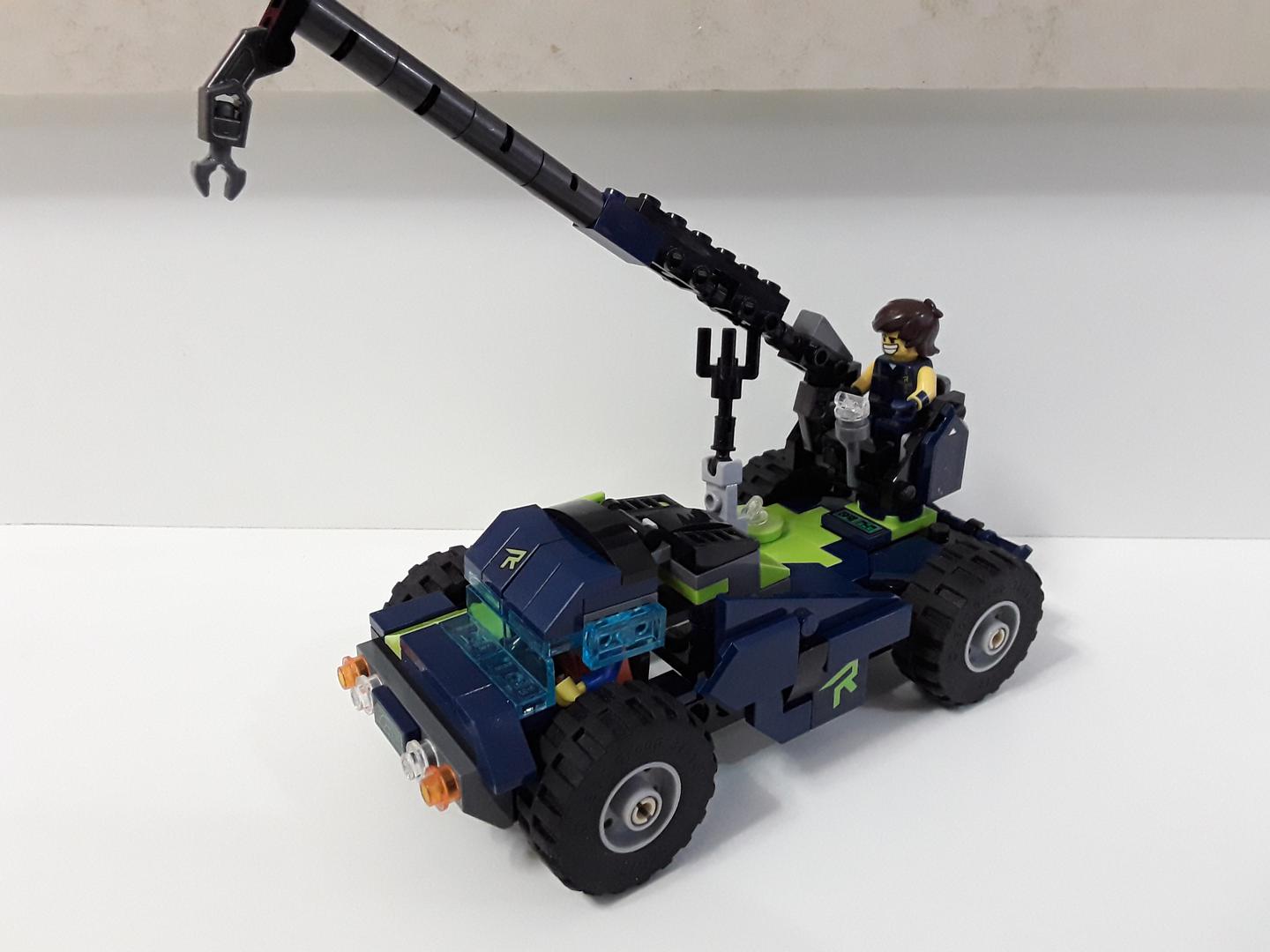 70826 - Mobile Crane
