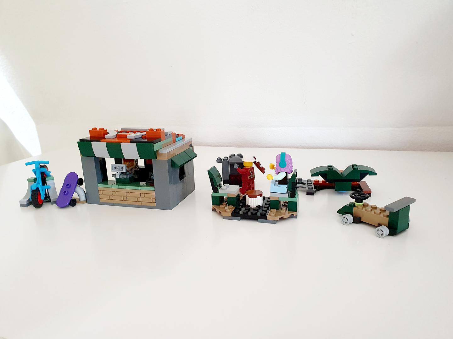 70430 Kiosk with small playground alternate build