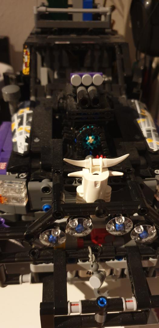 Hood Ornament Cattleskull