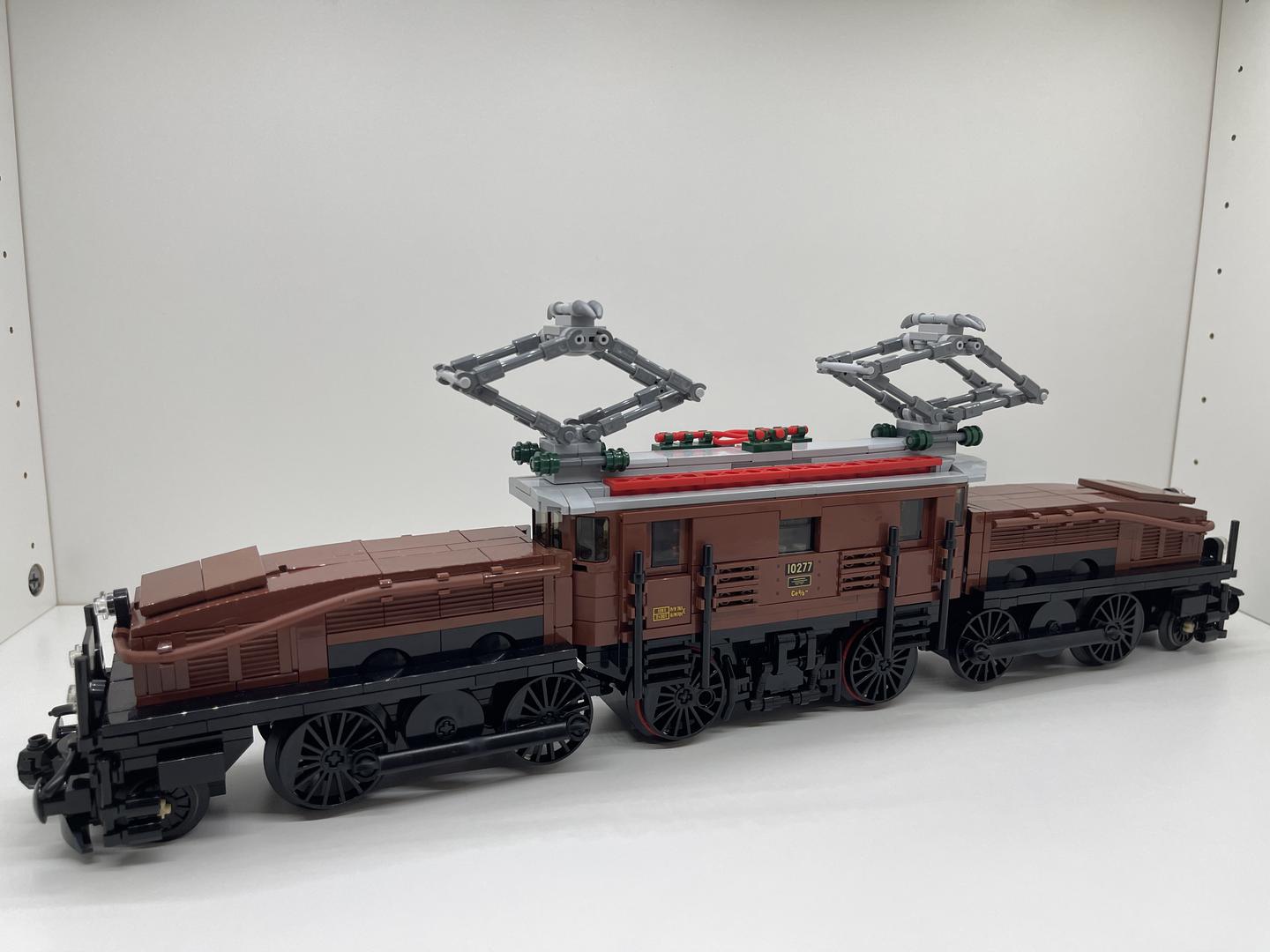 MOD - 10277 Crocodile Locomotive