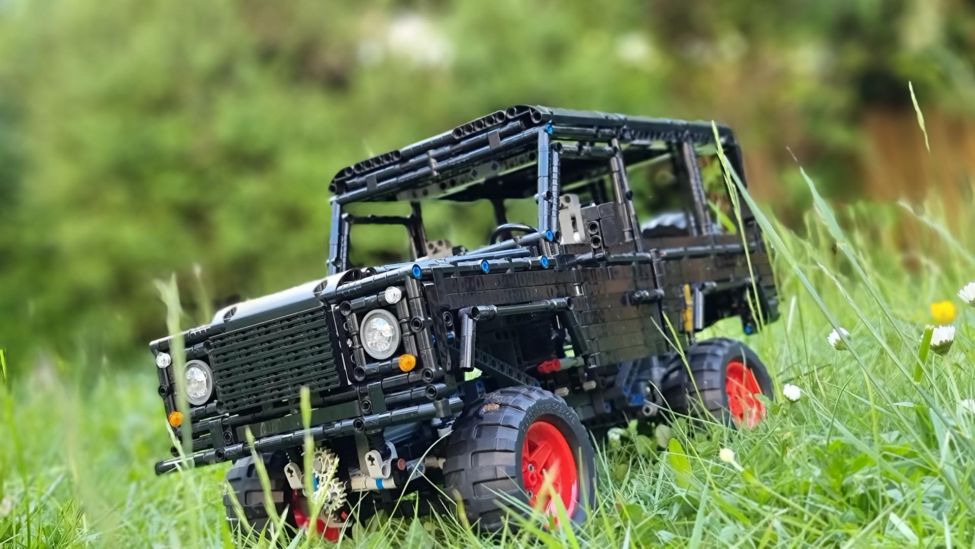 Landrover Defender 90 - offroader -  crawler - Technic - black - rc or manually (HOG)