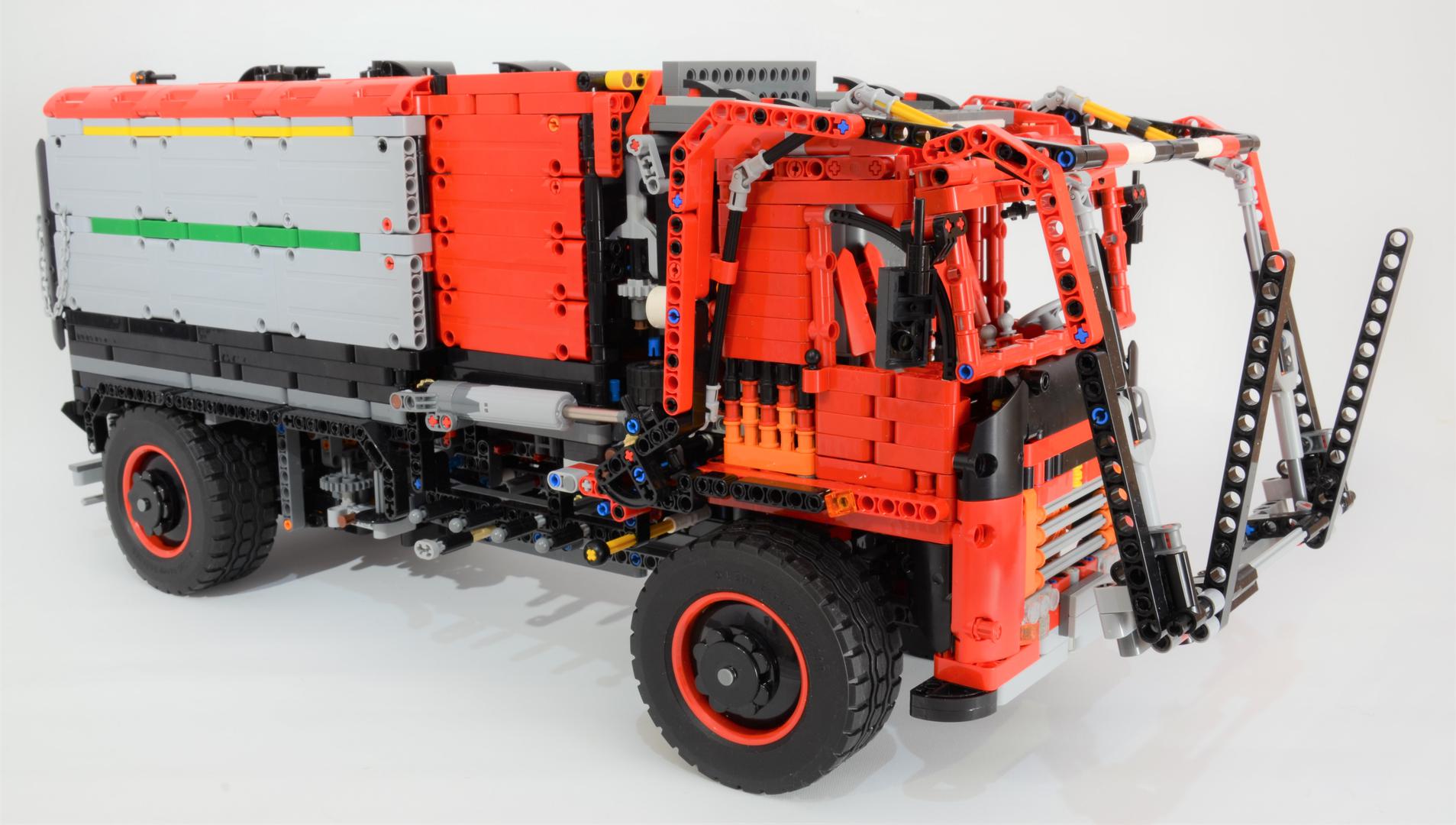 42082 C Model: Front Loading Garbage Truck