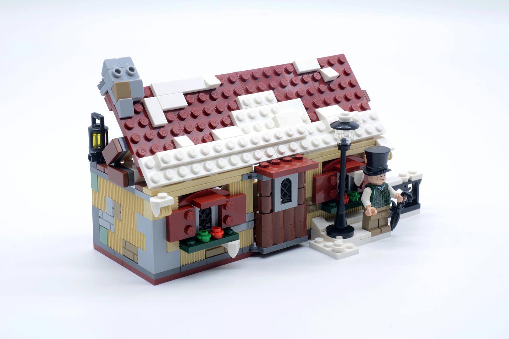 Winter Village Tiny Cottage // 40410