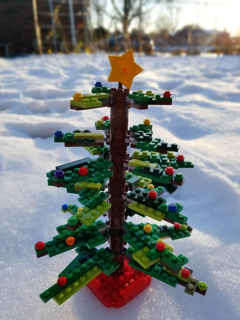 Lego Christmas tree day 8