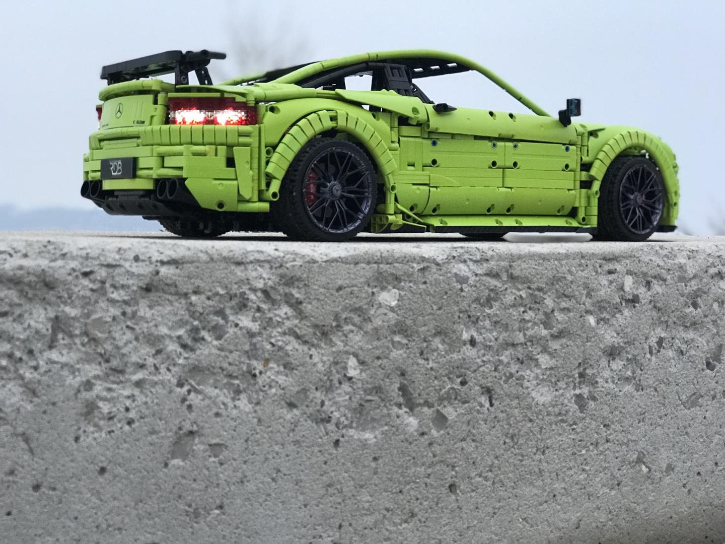 Mercedes Benz C63 AMG