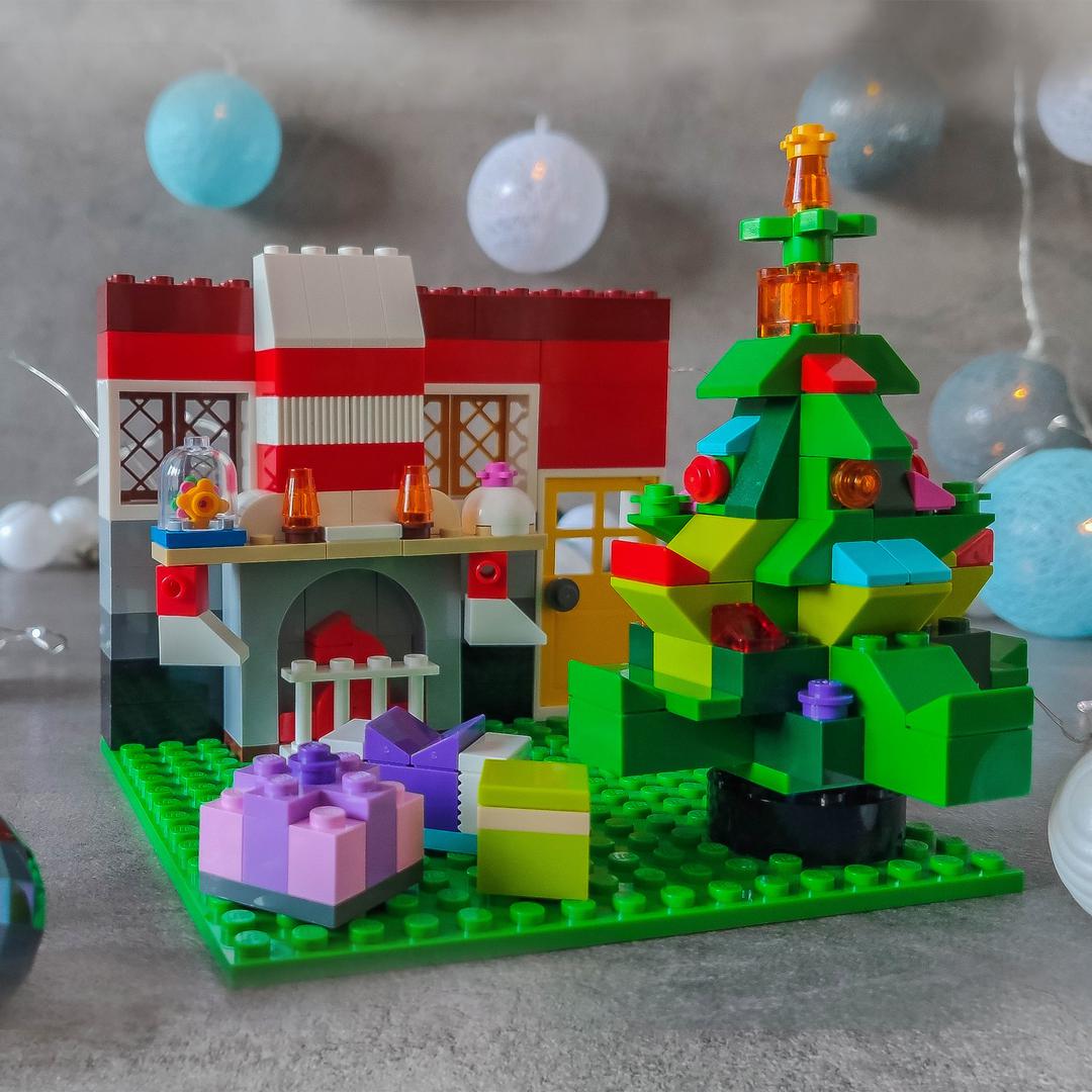 10698 CHRISTMAS TREE, PRESENTS and FIREPLACE