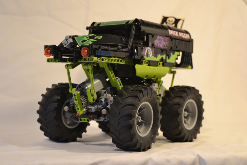 Brick Digger - RC Technic GraveDigger