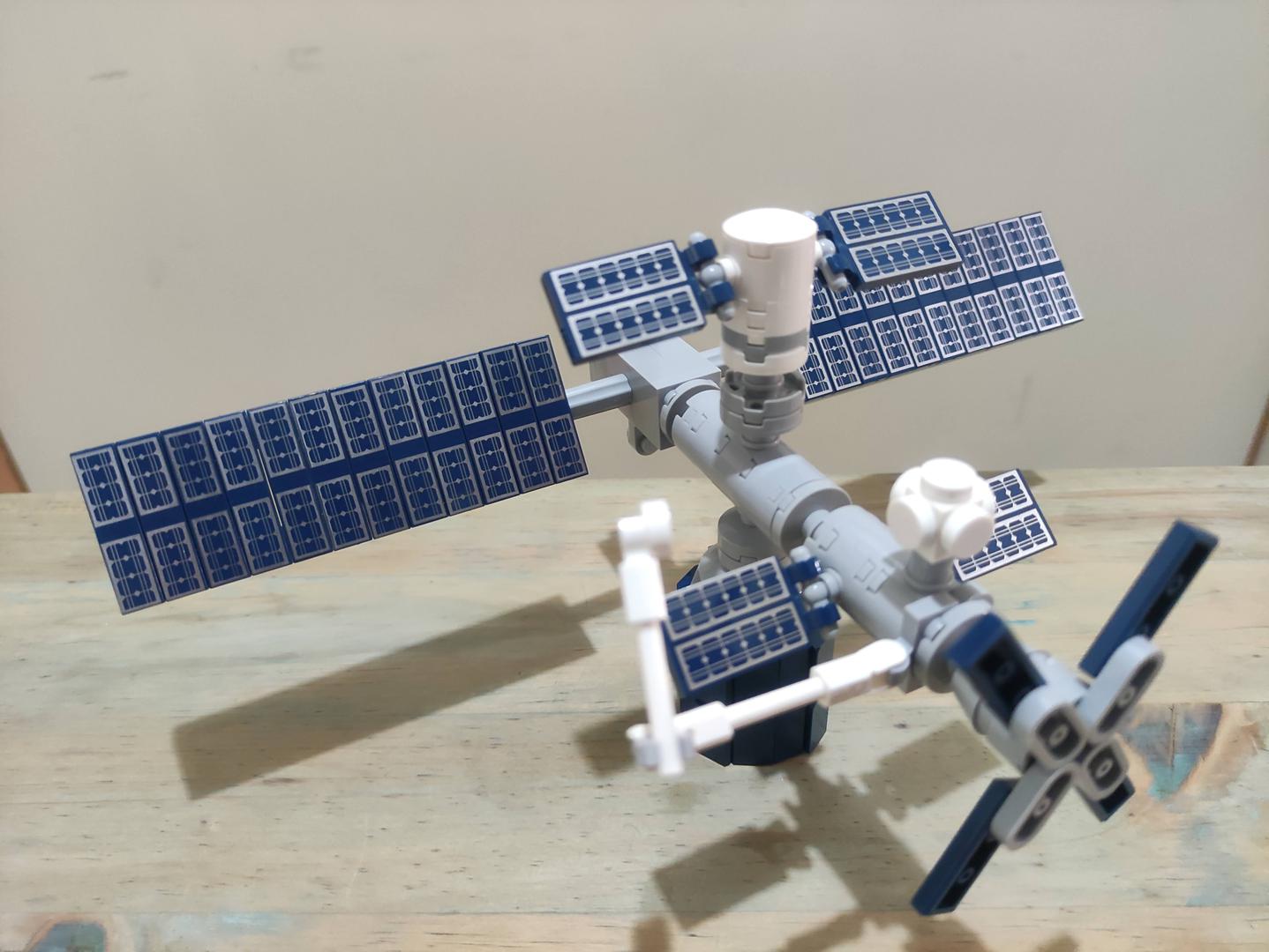 Lunar Gateway (1:220 scale - as ISS)