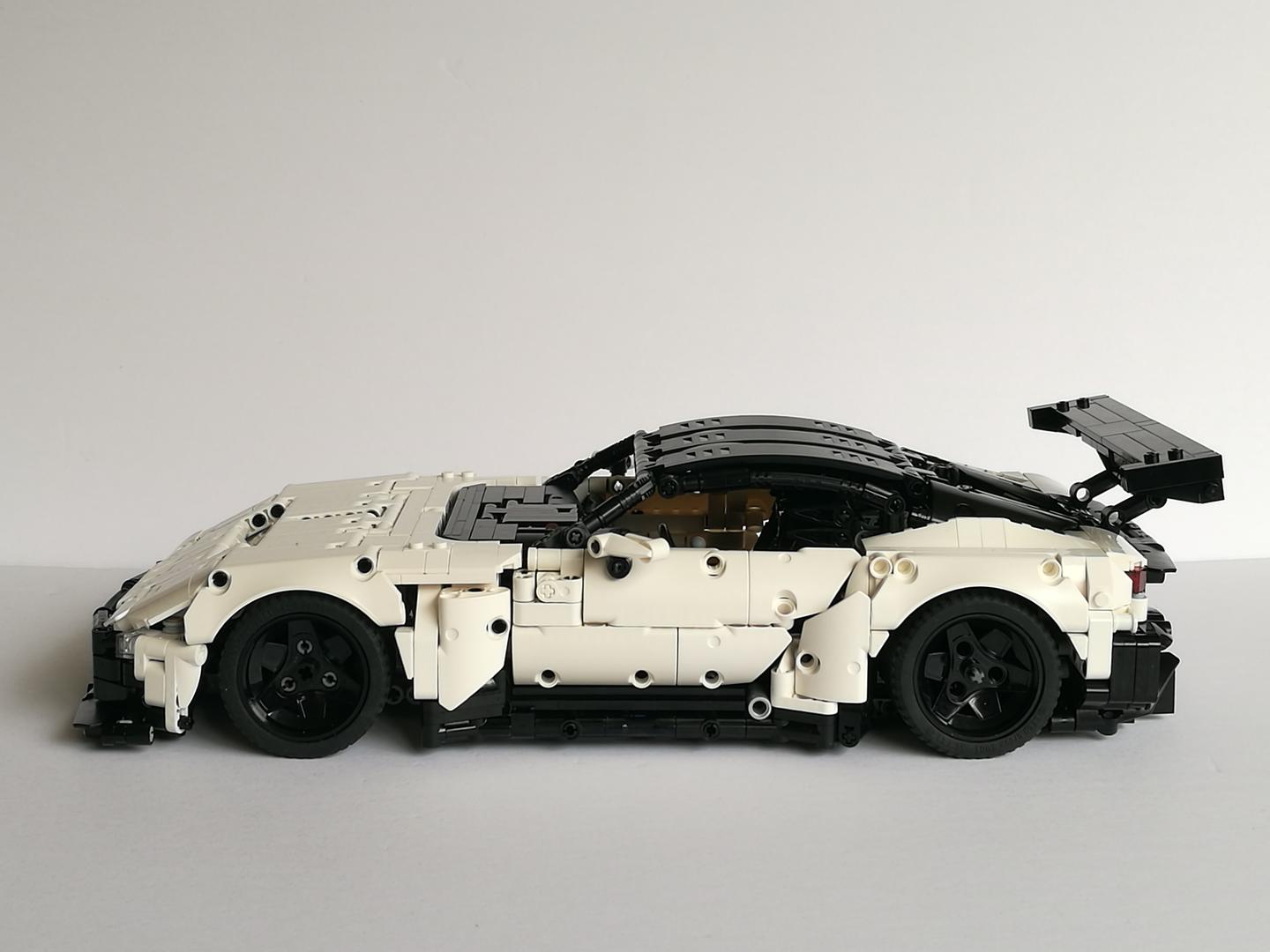 1:12 LEGO Technic Aston Martin Vulcan