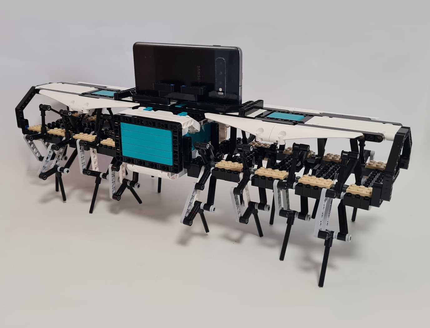 Robot inventor walker