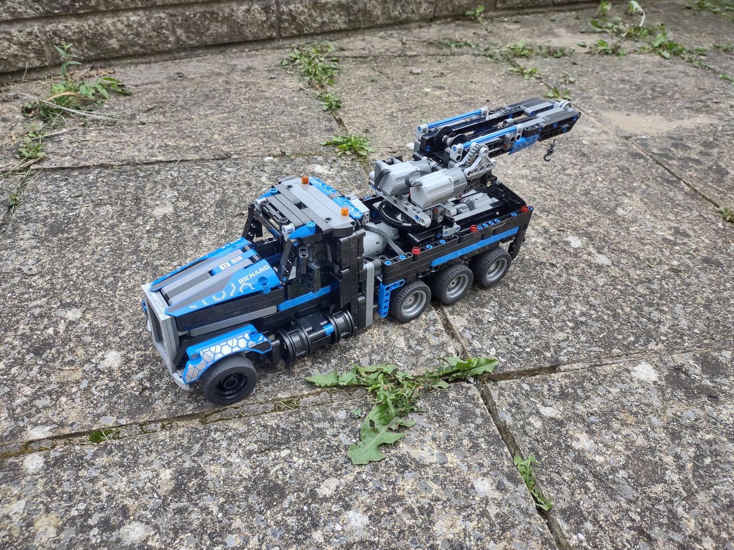 LEGO RC Heavy Duty Tow Truck