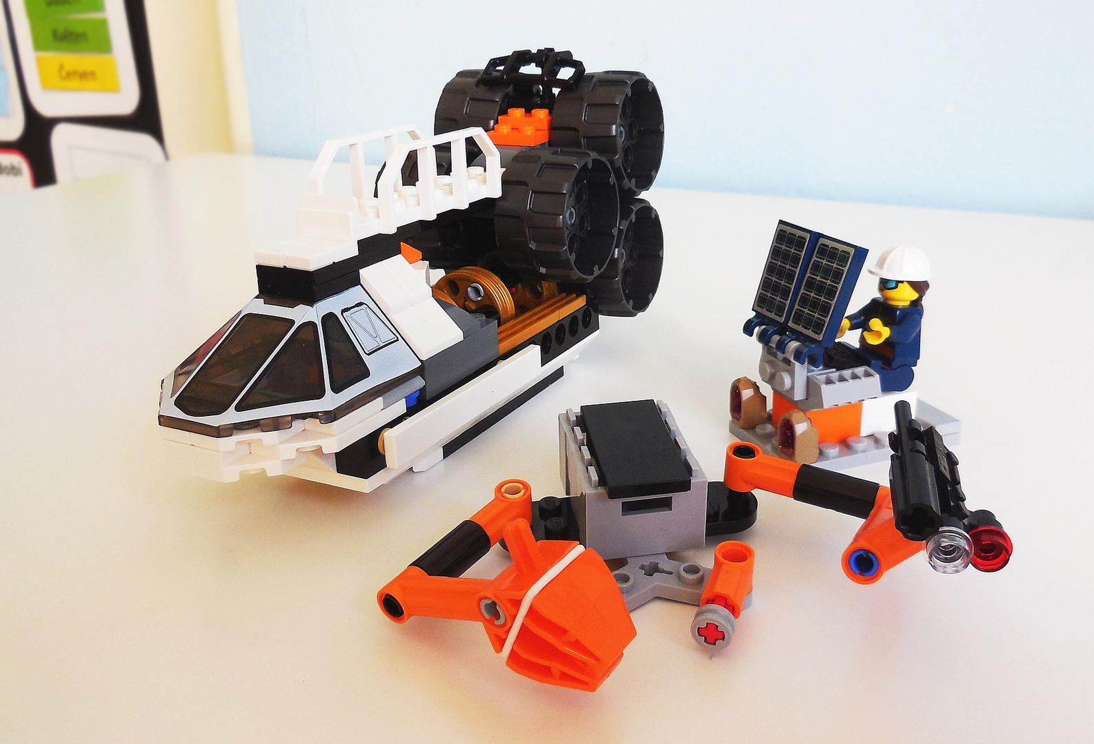 60225 Space Freighter