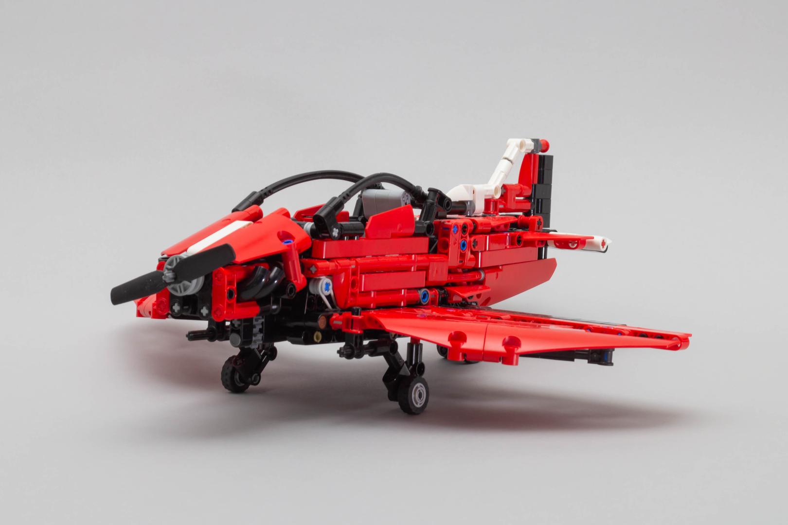 Propeller plane - with realistic controls