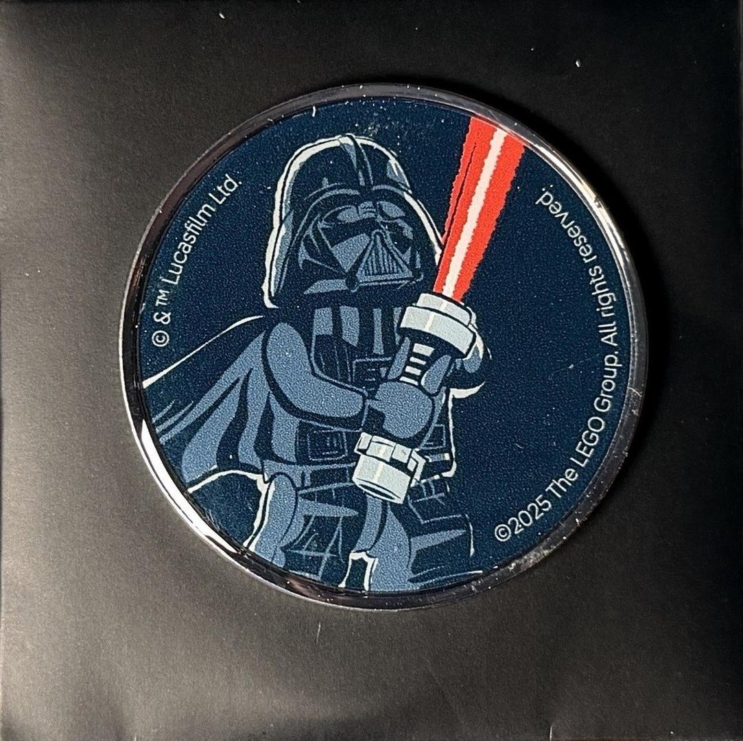 LEGO set 115513-1 Darth Vader Collectable Coin - Image 1
