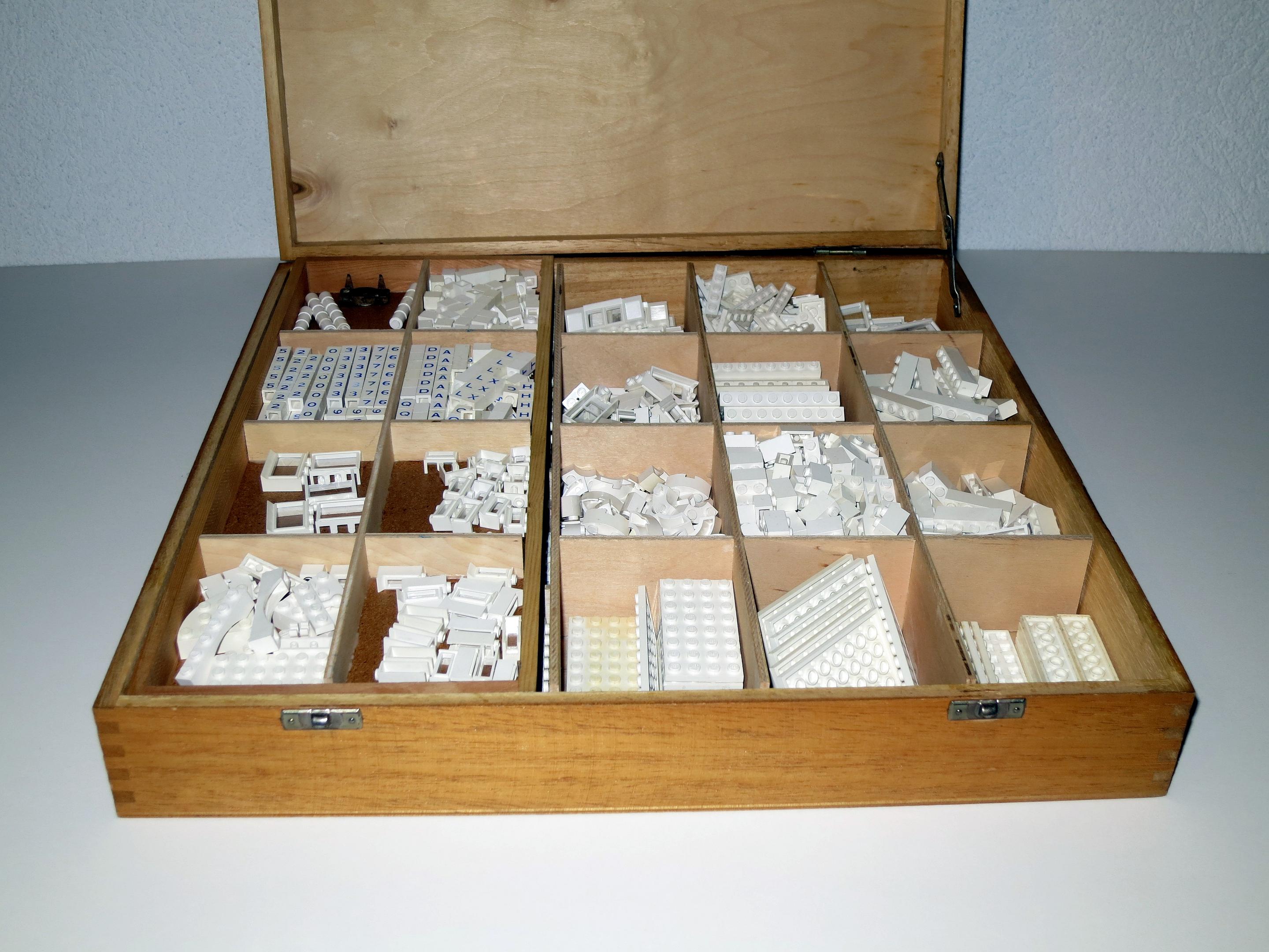 LEGO Wooden Storage Box Large (Double Latch) with Contents, with Lattice