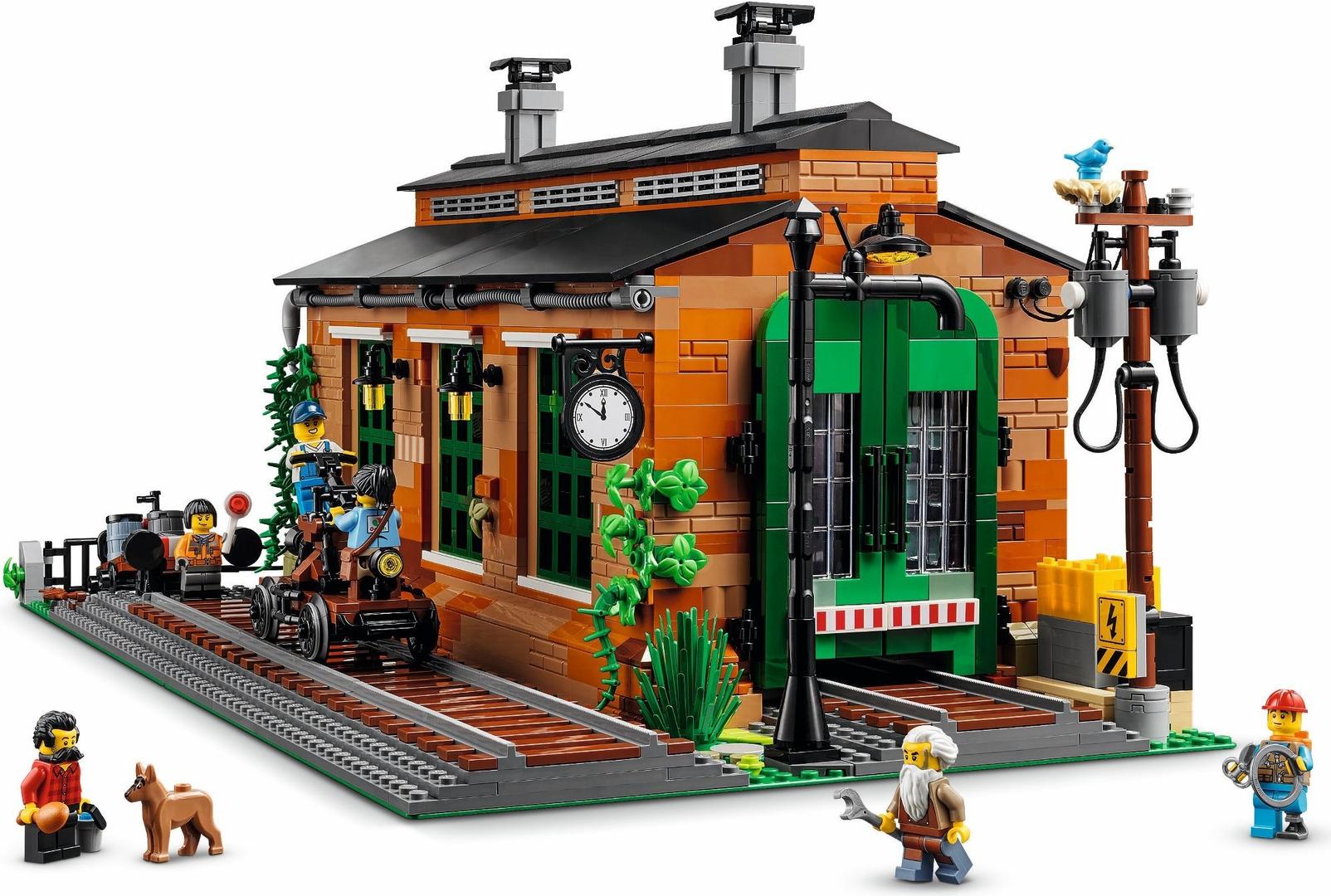 LEGO Old Train Engine Shed