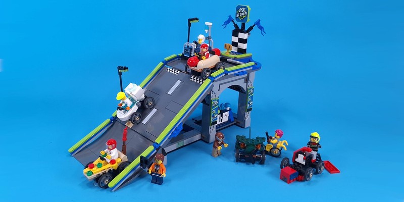 Naked City ボックスセット LEGO NINJAGO: Ninjago City Markets (71799) Building Set 21