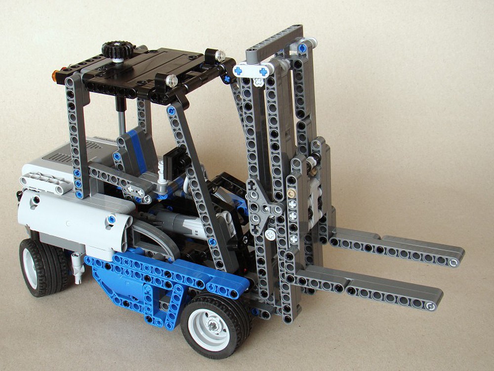 LEGO MOC 8052: Forklift by Tomik | Rebrickable Build with LEGO