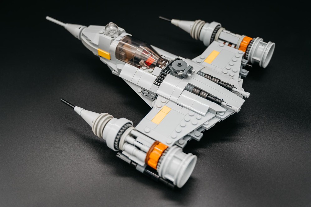 LEGO Din Djarins modded N-1 Naboo Starfighter by mobricker Rebrickable Build with LEGO