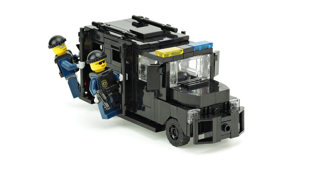 LEGO MOC-10220 SWAT Truck (Town > City > Police 2017) | Rebrickable