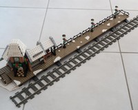 10259 Winter Village Station with long platform