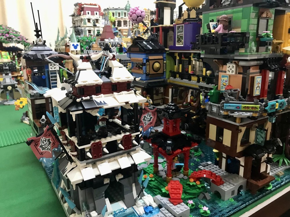 LEGO MOC-106837 Forsaken Fortress - Modification of Set 70678 by