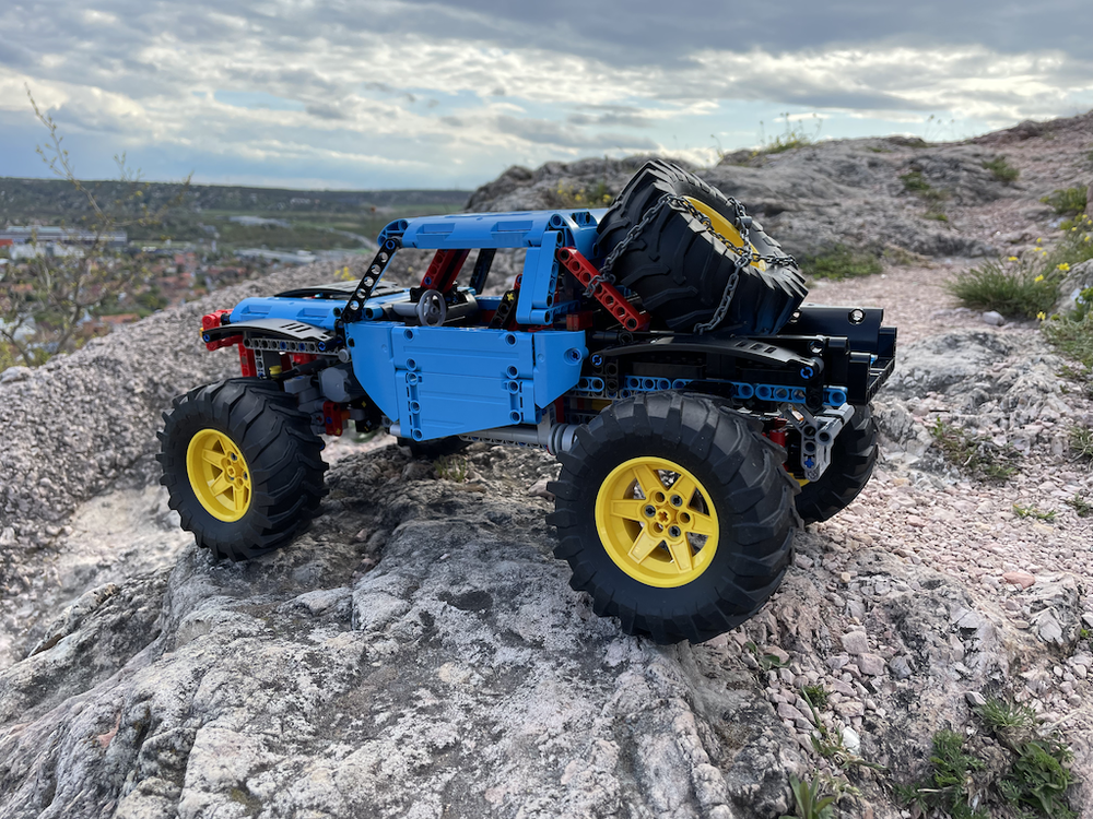 LEGO MOC 42070 C model - Azure Rocker by gyenesvi | Rebrickable