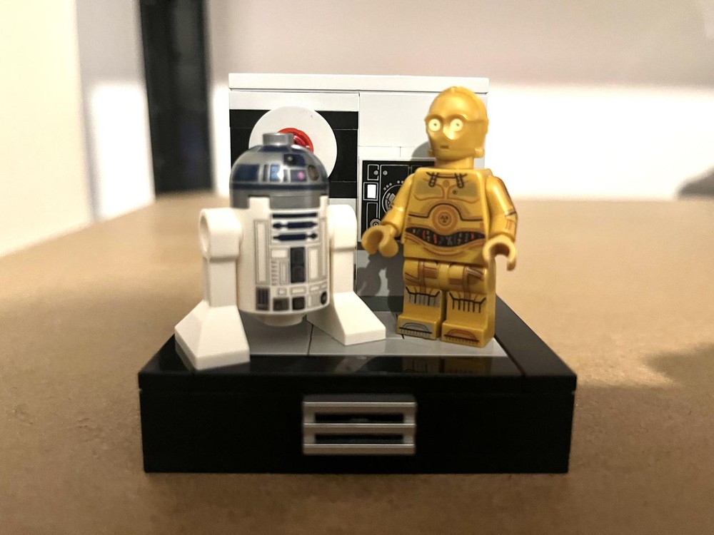 LEGO MOC Droid display stand for Death Star Trash Compactor Diorama by