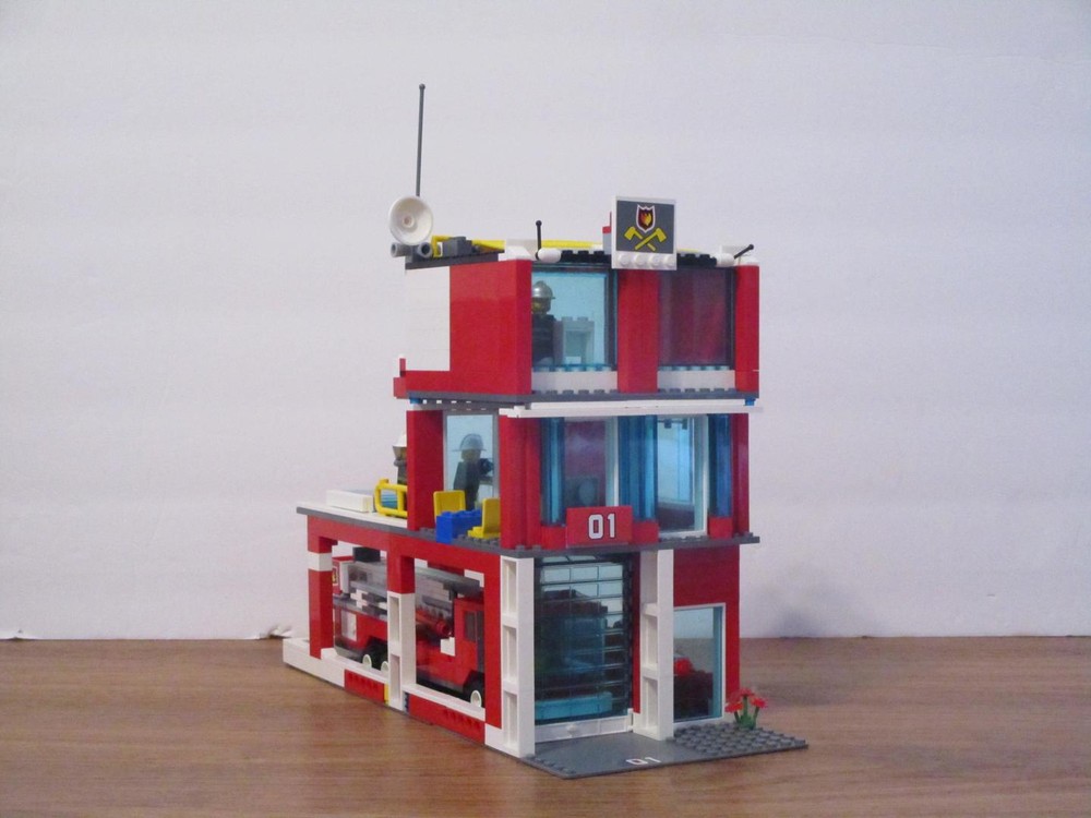 LEGO MOC-117029 7208 alt. Modular Fire Station with Sutphen 1983 Fire ...