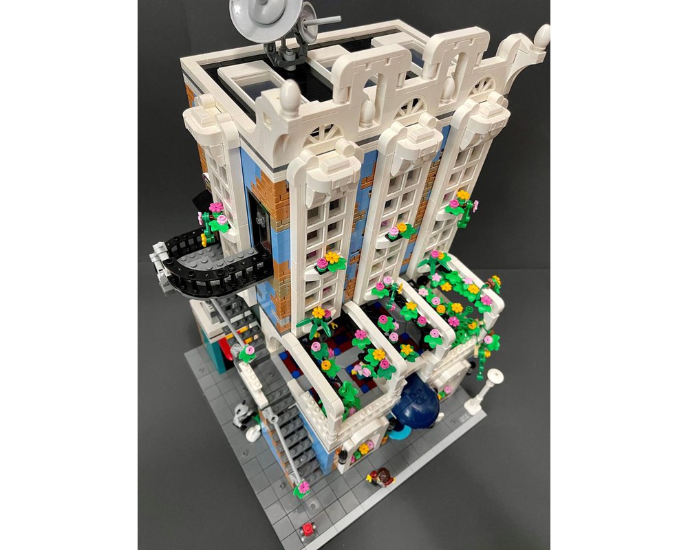 LEGO MOC The Spot - Pizzeria, Bodega, Arcade, & Office by IBrickedItUp ...