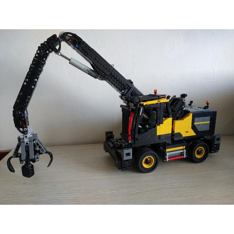 LEGO MOC-127551 RC undercarriage for Material Handler by jzapletal ...