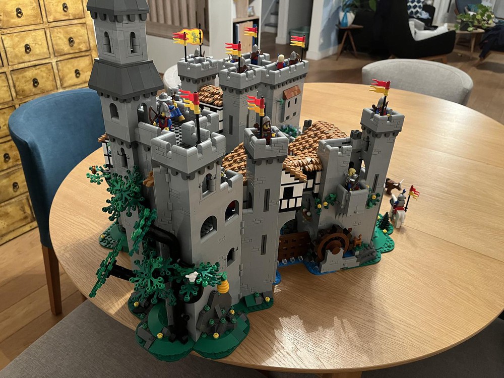 LEGO MOC Extended Lion Knights Castle by elvarim | Rebrickable - Build ...