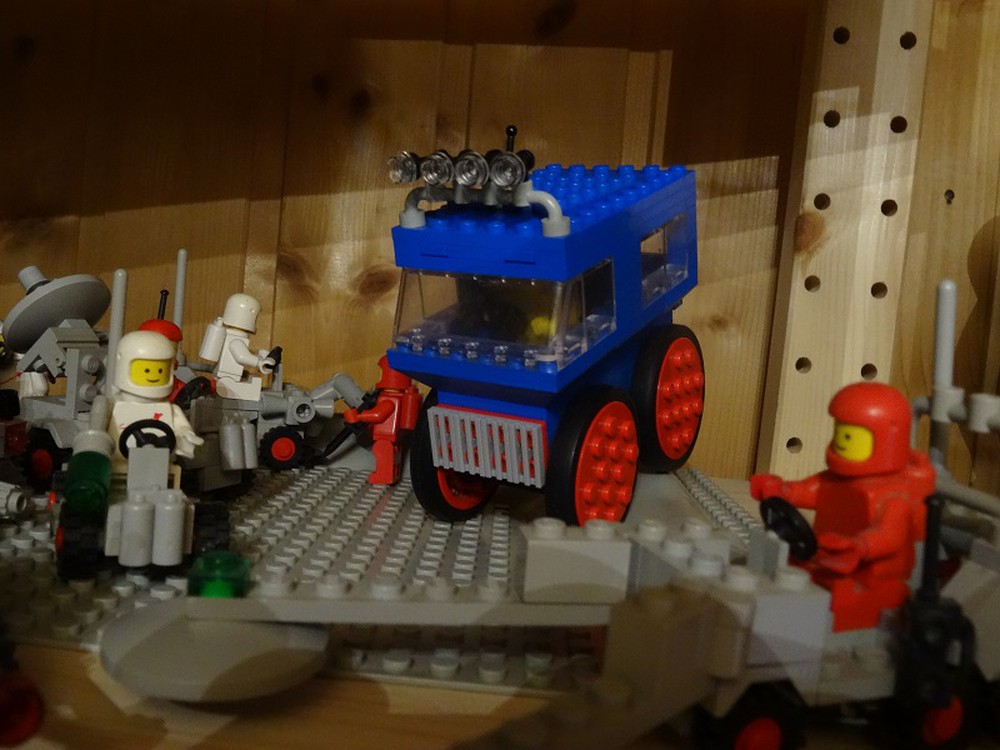 LEGO MOC Expedition vehicle by timobahn | Rebrickable - Build with LEGO