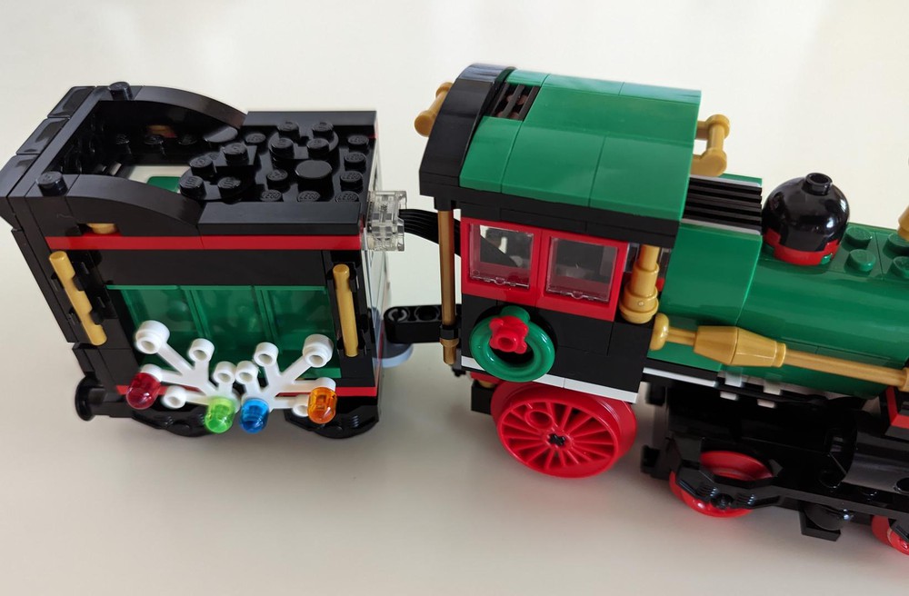 statisk Hav kaste støv i øjnene LEGO MOC Lego Winter Holiday Train PoweredUp by ewabob | Rebrickable -  Build with LEGO