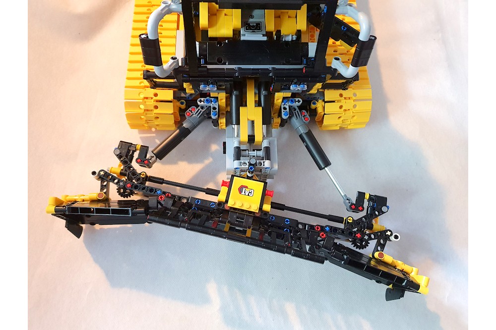 LEGO MOC 42131 alternate: Snow Groomer by alter-lego | Rebrickable