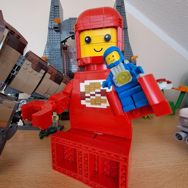 LEGO MOC-140967 Big Classic Spaceman Red Brick Build by dirk81 ...