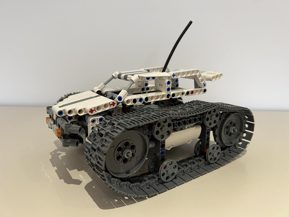 LEGO MOC-143492 RC Tracked Racer by s90sml | Rebrickable - Build with LEGO