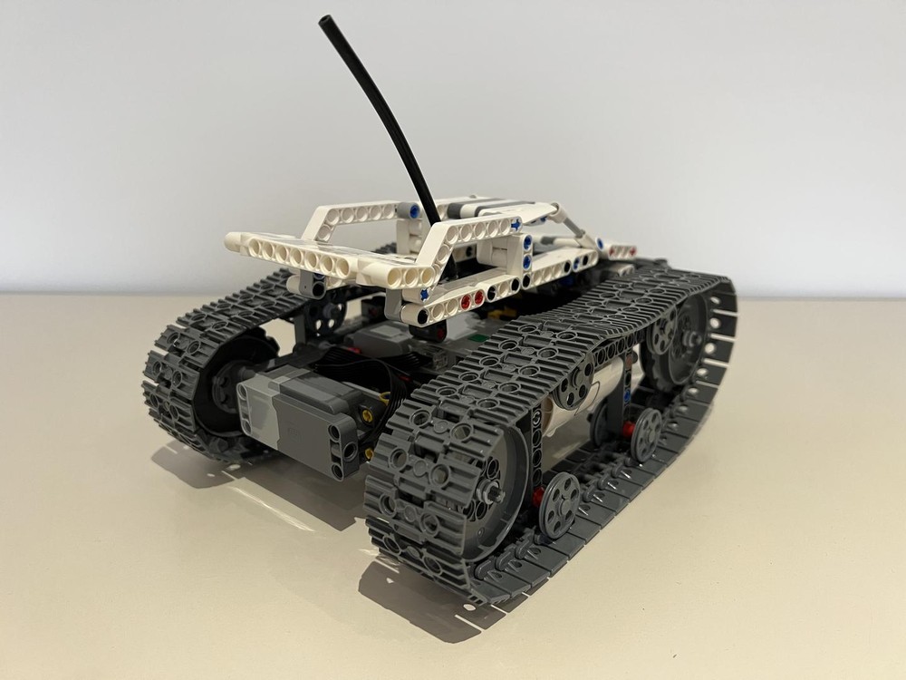 LEGO MOC-143492 RC Tracked Racer by s90sml | Rebrickable - Build with LEGO