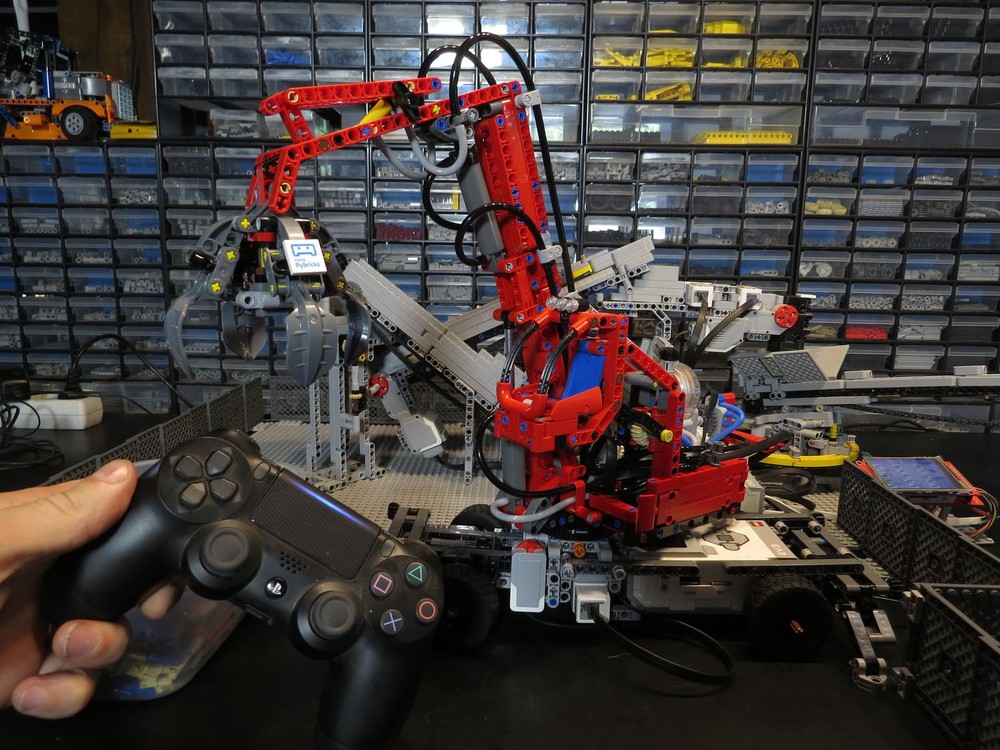 LEGO MOC-154022 RC Material Handler PS4 controlled by Mr_Jos ...