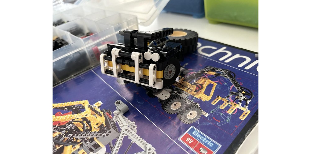 LEGO MOC Tiny 8868 Air Tech Claw Rig by ludovisser | Rebrickable ...
