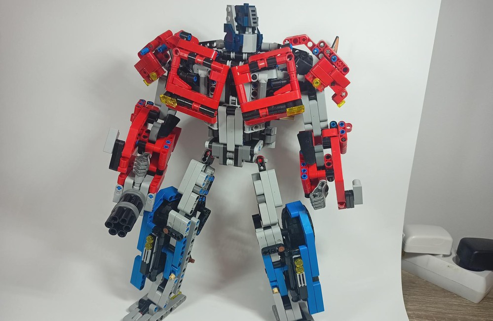 LEGO MOC Optimus Prime from Beast Hunters show by Tykenen