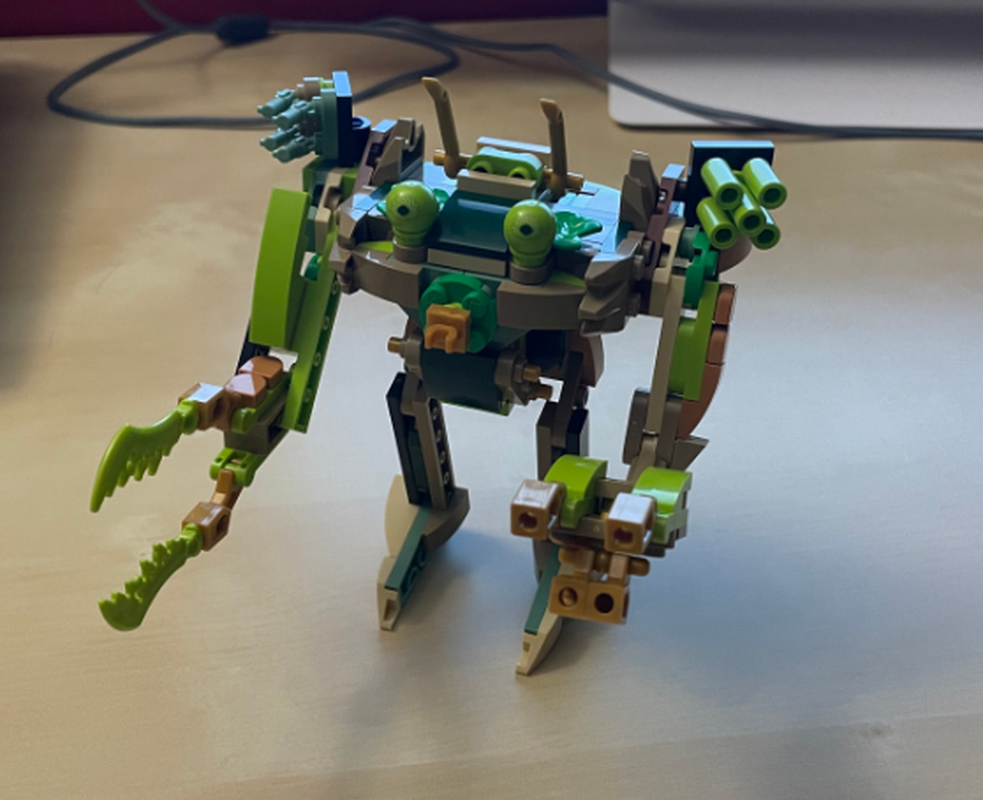 LEGO MOC Praying Mantis Mech by eric_nunya | Rebrickable - Build with LEGO