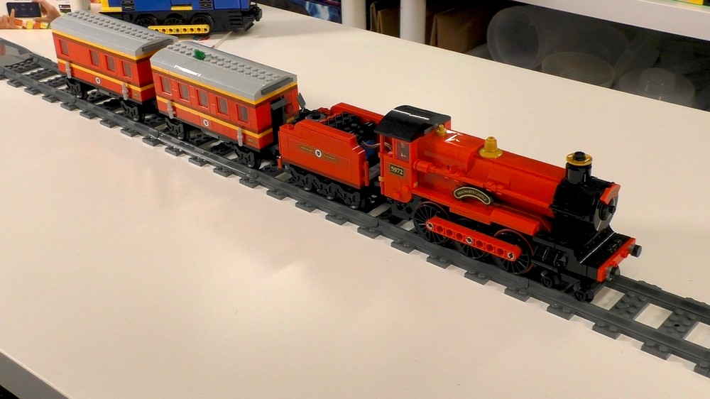 lego-moc-motorised-modification-for-hogwarts-express-76423-by