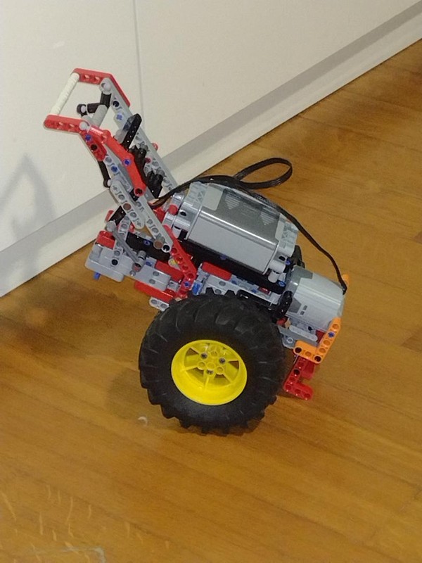 LEGO MOC-168999 Single axle tractor with gearbox and pto by Agrimatte97 ...