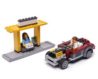 60150 hotrod & girl at a bus station