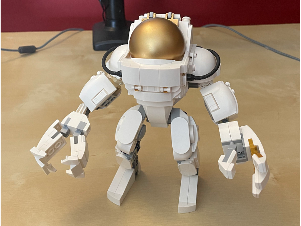 LEGO MOC Space Astronaut Mech Suit by eric_nunya | Rebrickable - Build ...