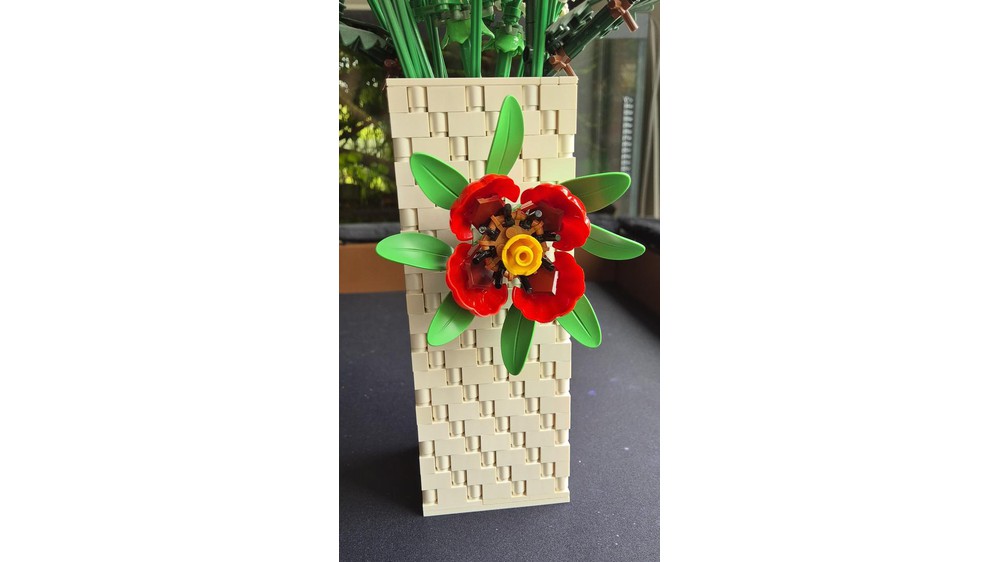 LEGO MOC Simple Vase with Red Flower by zsobricks | Rebrickable - Build ...