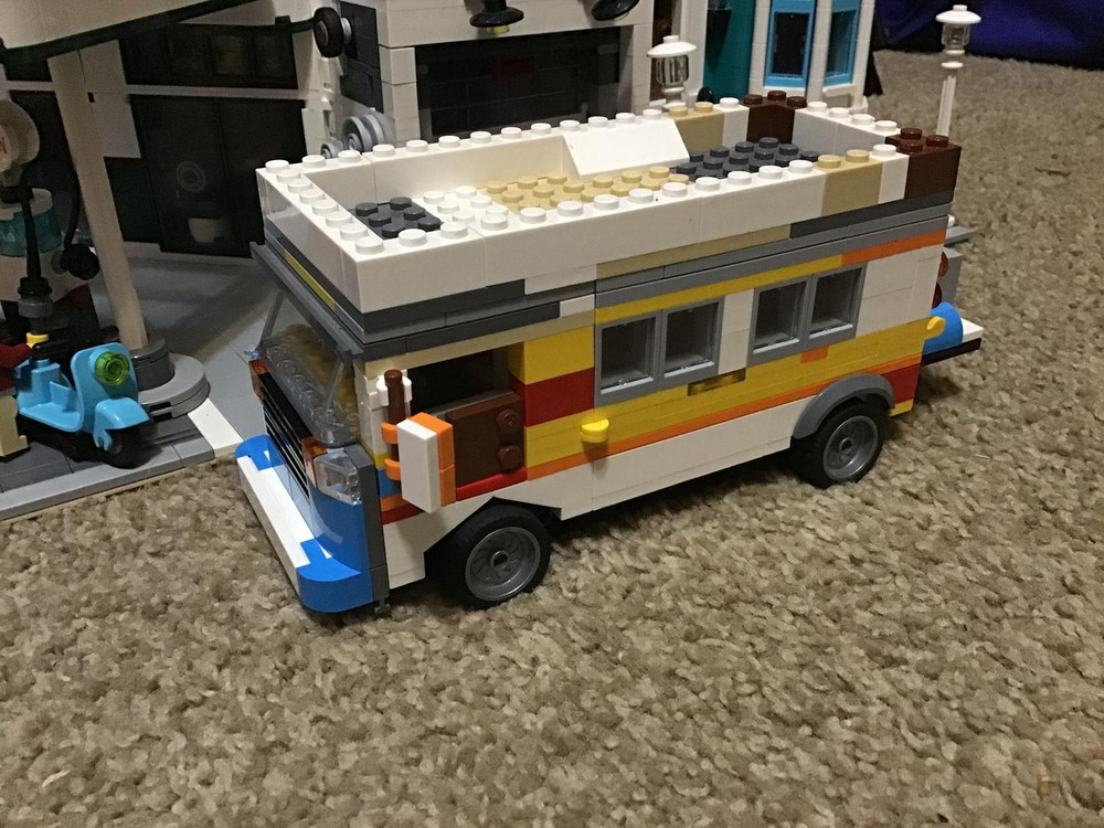 LEGO MOC Driving camper by ORBcreations | Rebrickable - Build with LEGO