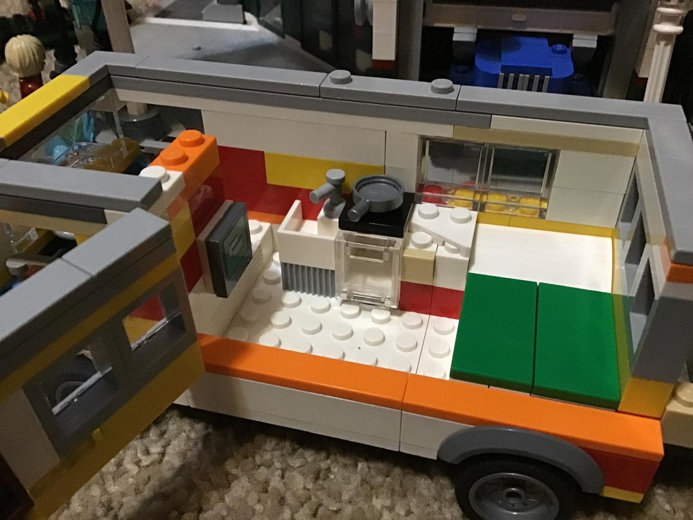 LEGO MOC Driving camper by ORBcreations | Rebrickable - Build with LEGO