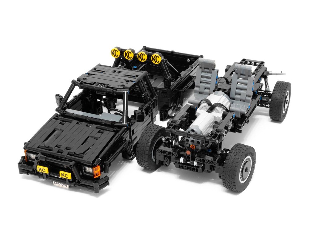 LEGO MOC 1985 Toyota 4x4 SR5 Xtracab Truck - Back to the Future